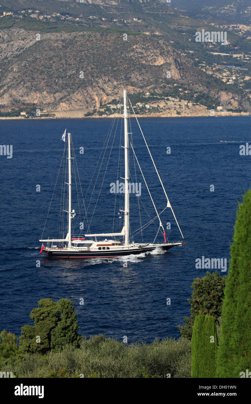 Sailing yacht a Cap Ferrat, Département Alpes Maritimes, Région Provence-Alpes-Côte d'Azur, in Francia, in Europa Foto Stock