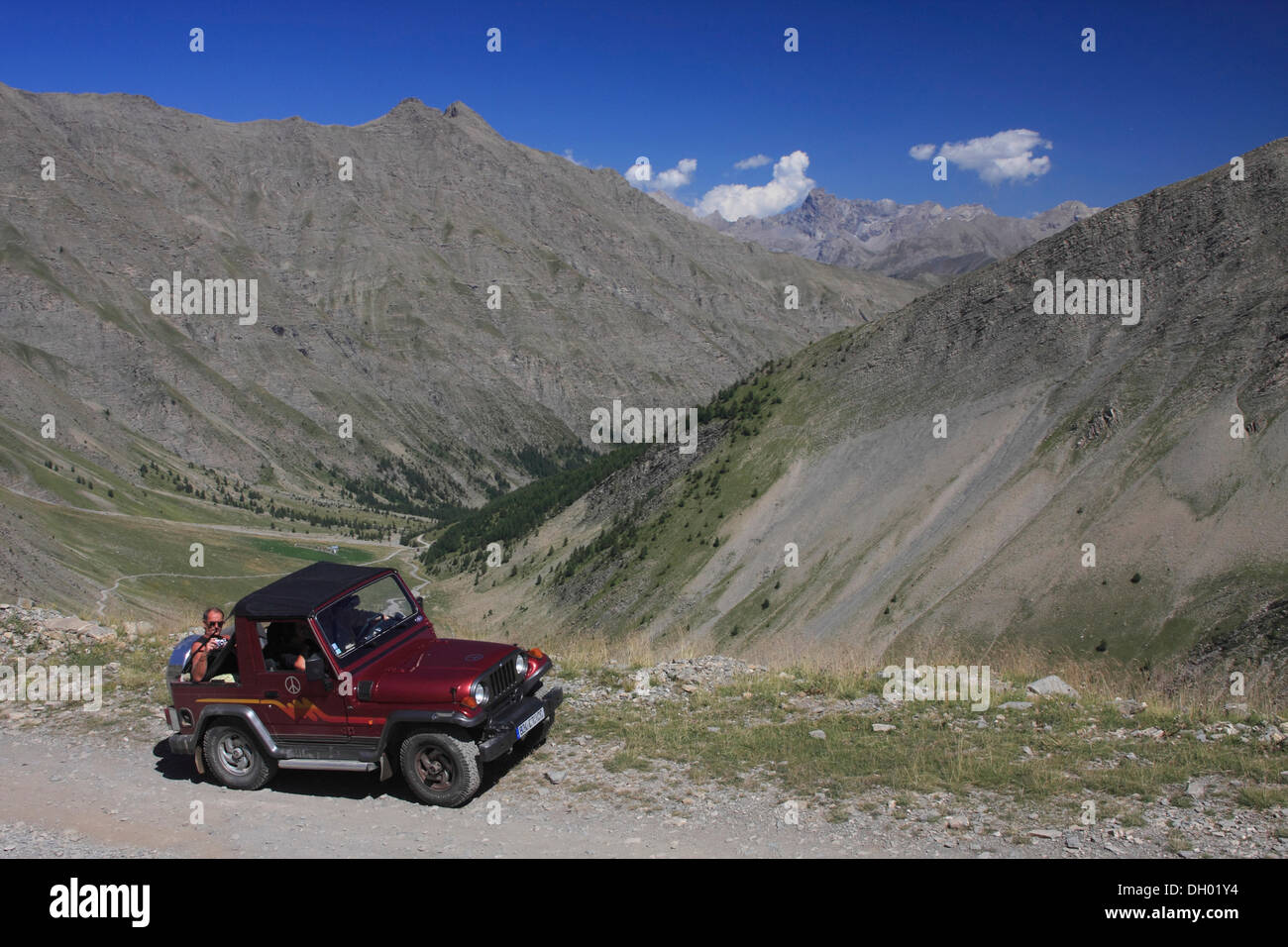 Strada di accesso da est, strada per il Col de Parpaillon pass, fuoristrada, Hautes-Alpes, dipartimento, Alpi occidentali, Francia Foto Stock