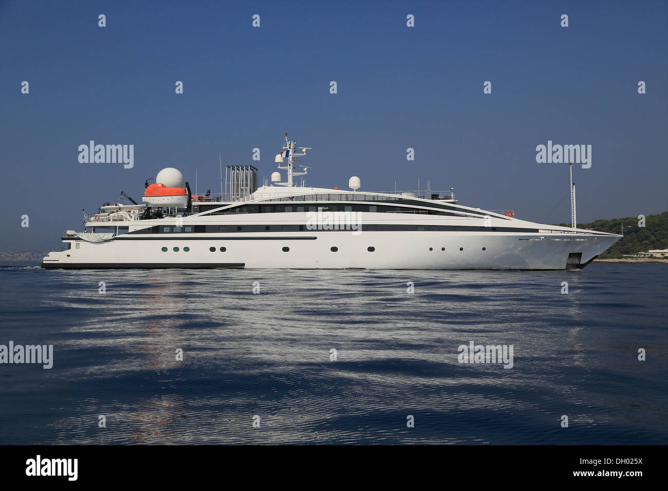 RM elegante, un cruiser costruito da Kanellos Bros, lunghezza: 72.48 m, costruito nel 2005, off Cap Ferrat, Costa Azzurra, Francia Foto Stock