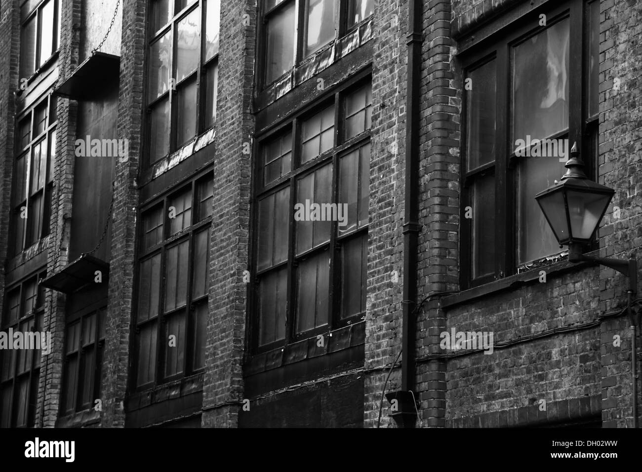 Vecchi magazzini in fiore Street, Spitalfields, Londra, regione di Londra, England, Regno Unito Foto Stock