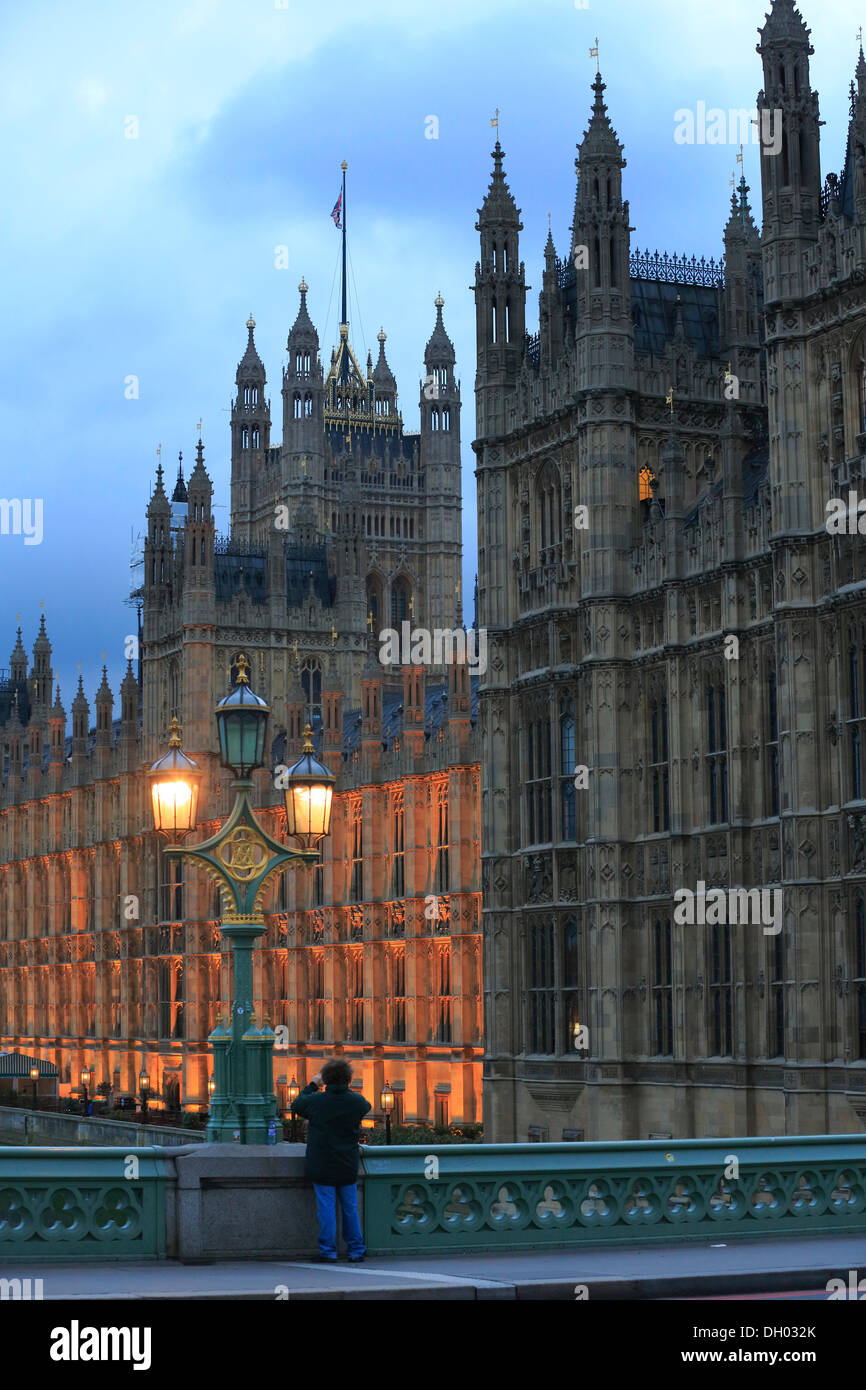 Westminster Hall, la Casa del Parlamento, Westminster Bridge in serata, City of Westminster, Londra, regione di Londra, Inghilterra Foto Stock