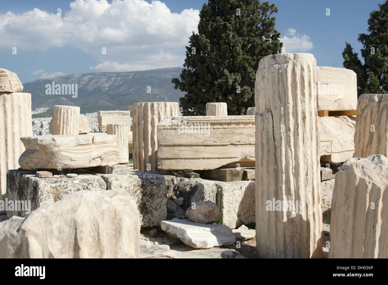 Colonna di pietra rovine a tempio del Partenone dell'Acropoli di Atene, Grecia Foto Stock