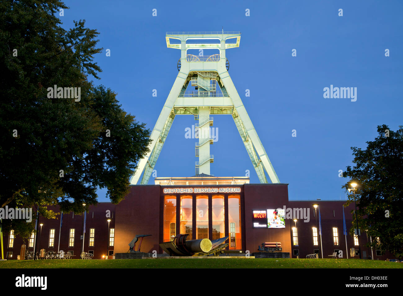 Il tedesco Museo Minerario, 'Deutsches Bergbau-Museum' con headframe, Bochum, Renania settentrionale-Vestfalia Foto Stock