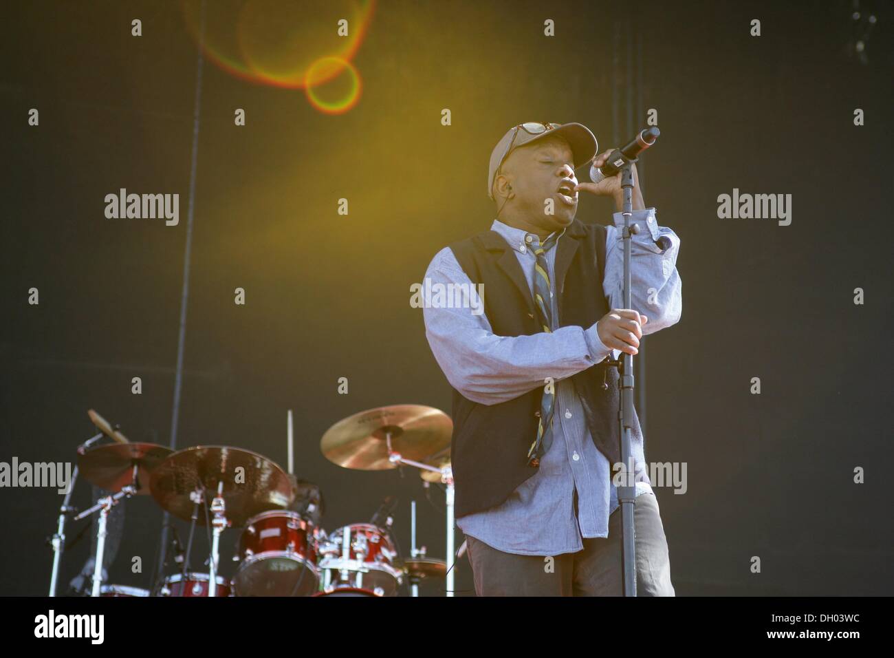 Las Vegas, NV, Stati Uniti d'America. 27 ott 2013. Living Colour, Corey Glover, sul palco del centro di fase di presenze per il 2013 la Vita è Bella Festival - SUN, Las Vegas NV, Ottobre 27, 2013. © James Atoa/Everett raccolta/Alamy Live News Foto Stock