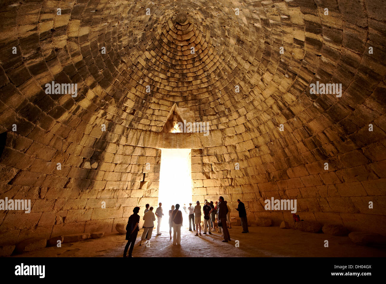 Tesoro di Atreo o la tomba di Agamennone, un "tholos" tomba la panagitsa hill a Micene, Peloponneso e Grecia, Europa Foto Stock