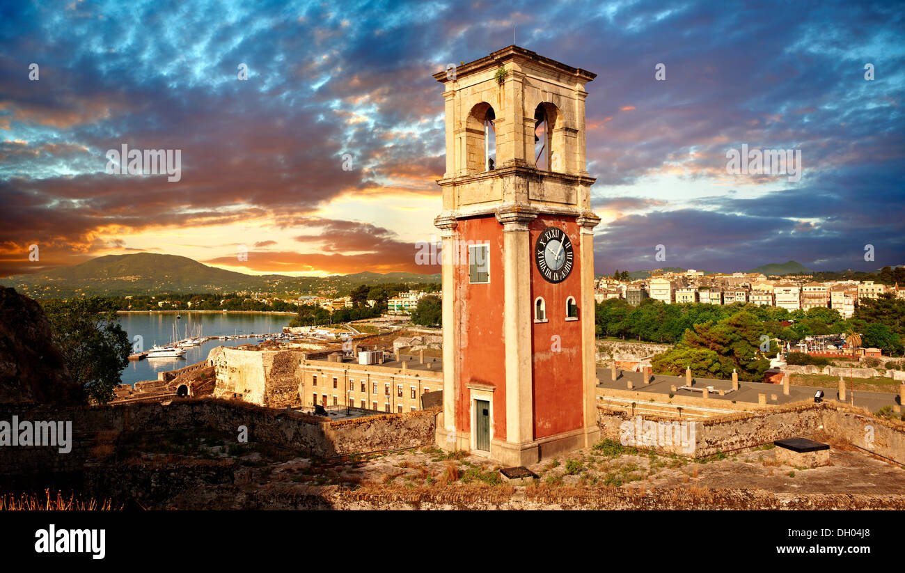 Torre dell'orologio della vecchia cittadella di Corfù città castello, Corfu, Isole Ionie, Grecia, Europa Foto Stock
