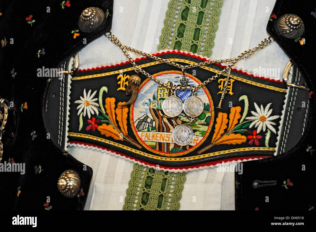 Tradizionale Costume bavarese, pantaloni di pelle o lederhosen, vista dettagliata, festival Oktoberfest a Monaco di Baviera, Baviera, Baviera Foto Stock