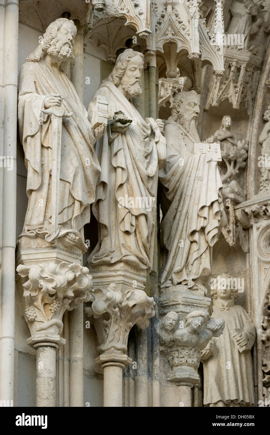 Sculture di santi sul portale, la Cattedrale di San Pietro, Regensburg, Alto Palatinato, Bavaria Foto Stock