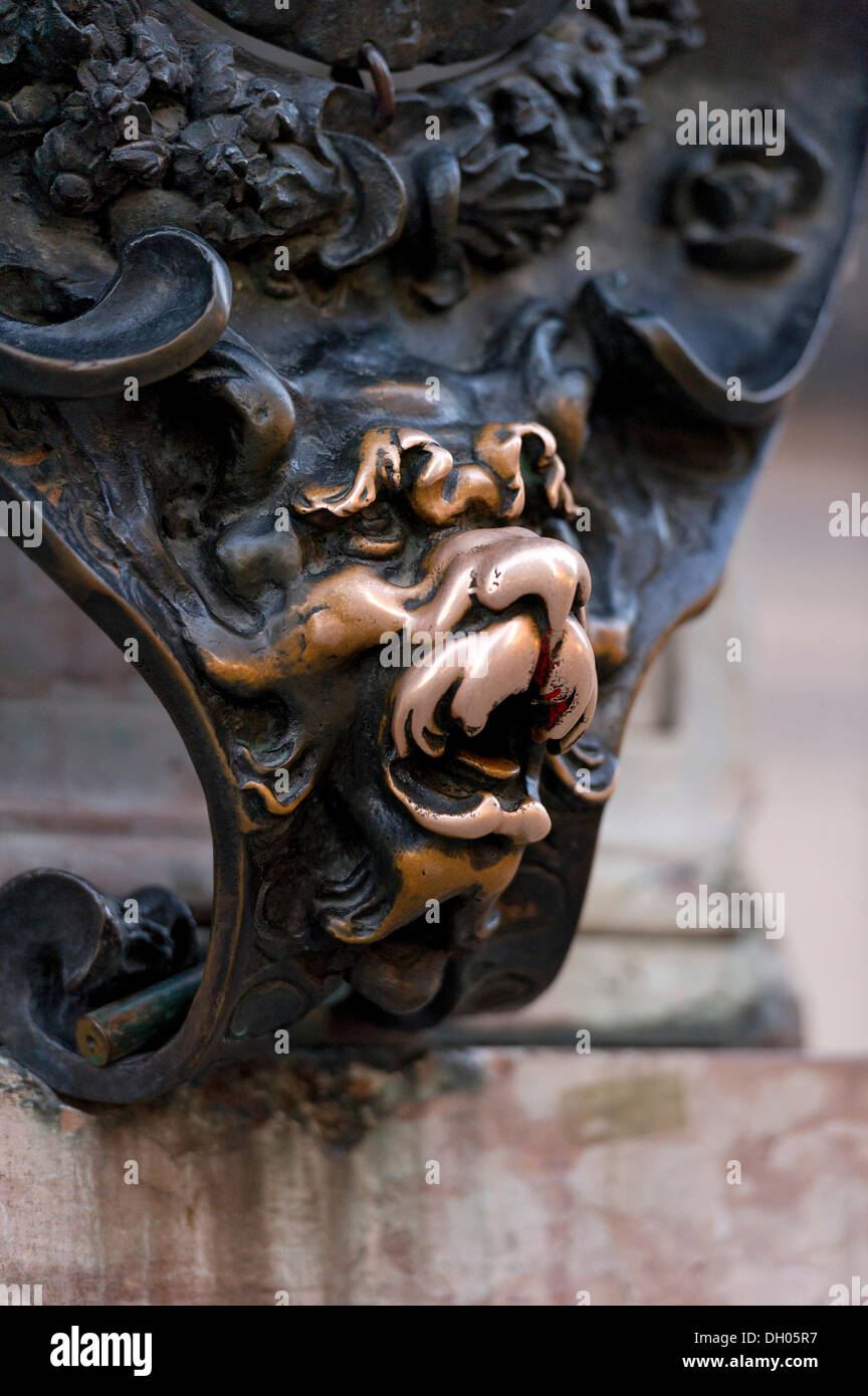 Piccola scultura in bronzo di una testa di leone, Leone bavarese all'ingresso della Residenz di Monaco di Baviera, Monaco di Baviera, Baviera, Baviera Foto Stock