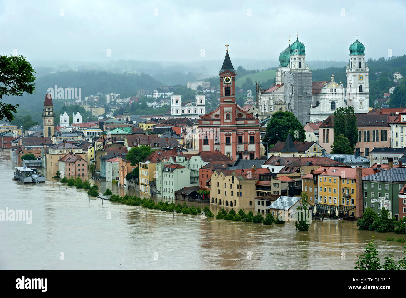 Centro storico di Passau accanto al fiume Danubio durante le inondazioni del 3 giugno 2013, Passau, Bassa Baviera, Baviera Foto Stock