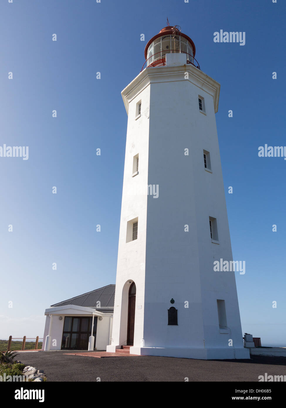 Pericolo Point Lighthouse, Walker Bay, Gansbaai, Sud Africa dove il dispositivo HMS Birkenhead affondato al largo nel 1852 Foto Stock