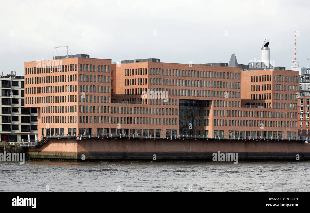 Ufficio contemporaneo edificio sulla riva del fiume Elba, Amburgo Foto Stock