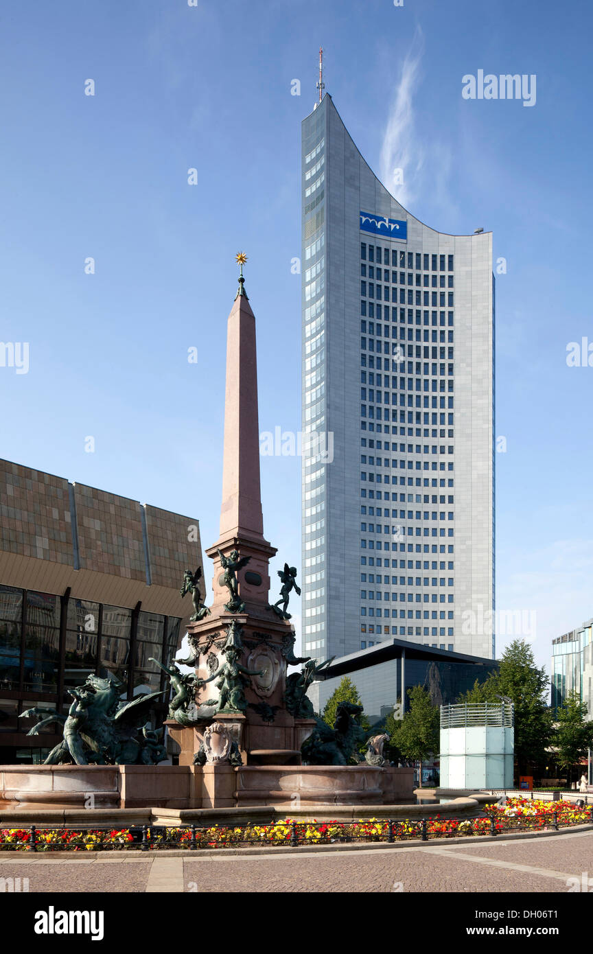Fontana Mendebrunnen, City-Hochhaus alto edificio, Mitteldeutscher Rundfunk mdr, un emittente pubblica Foto Stock
