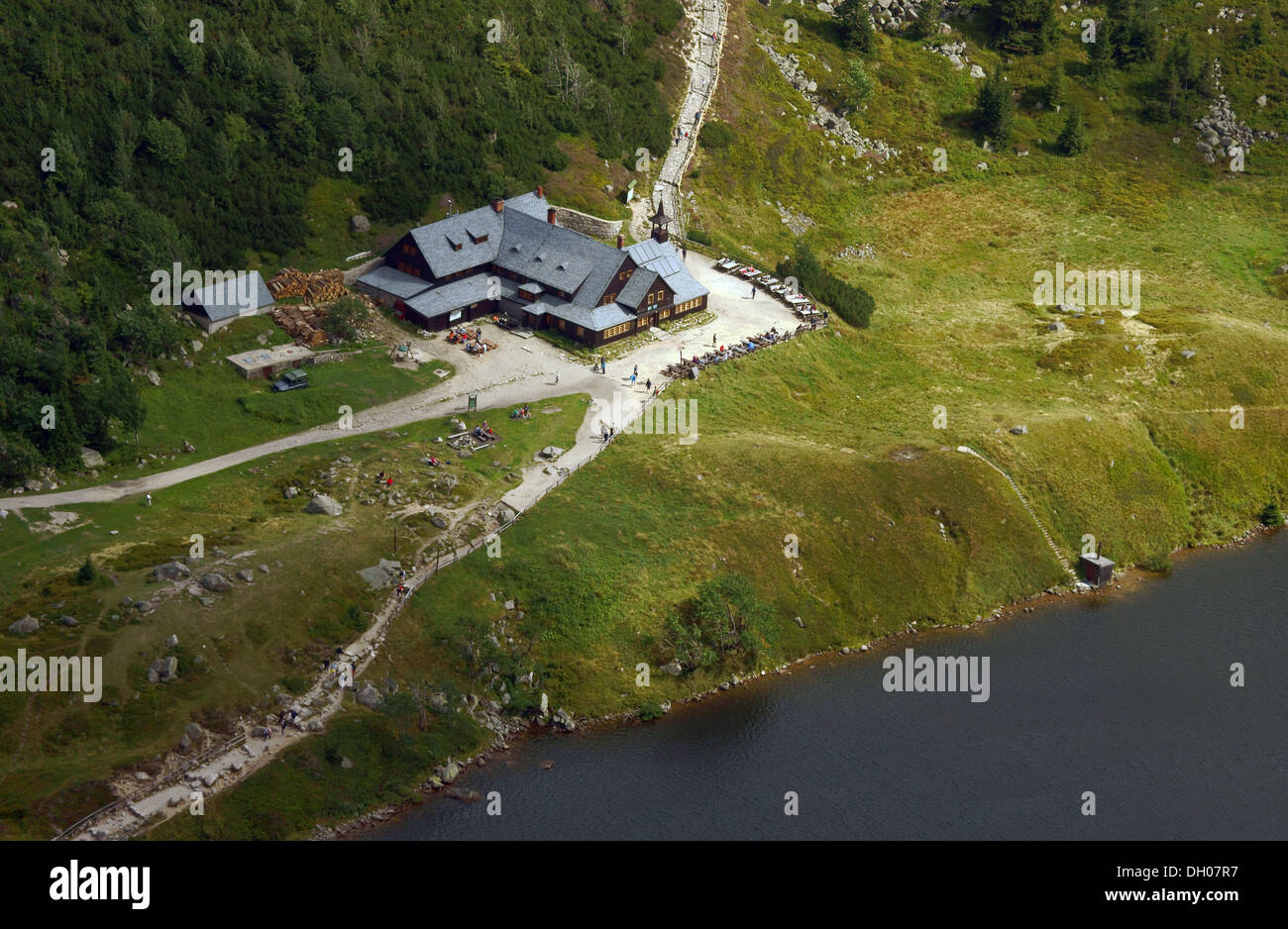 Rifugio e lago di monti Karkonosze, Polonia Foto Stock