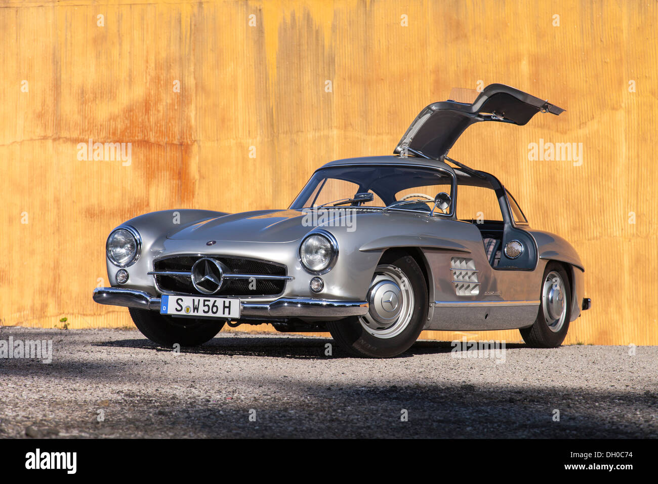 Argento 300 Mercedes SL Coupé W 198 del portello ad ala di gabbiano 1961. vintage rare auto sportiva. Foto Stock