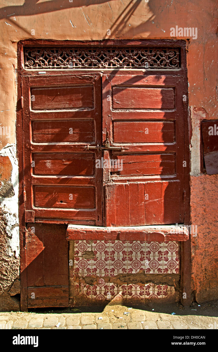Marrakech marocco medina vecchia città porta bloccare il portellone Foto Stock