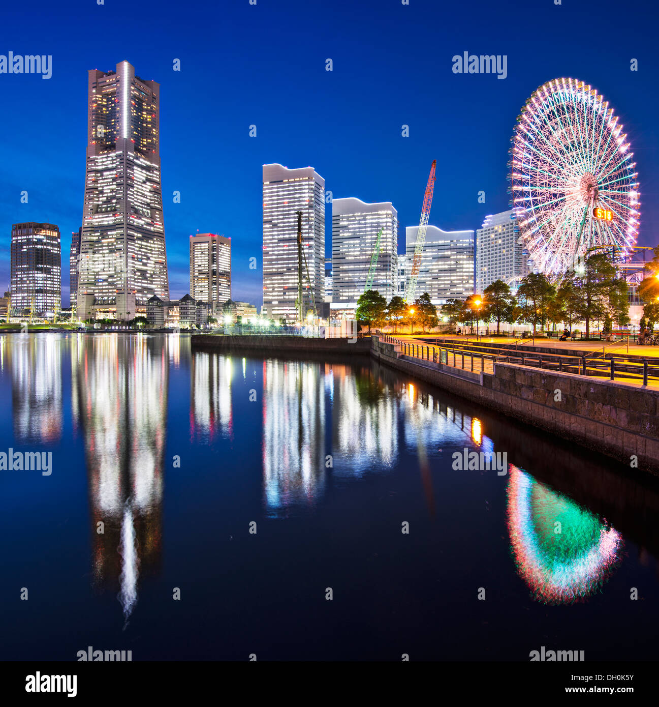 Yokohama, Giappone skyline a Minato Mirai Waterfront District. Foto Stock