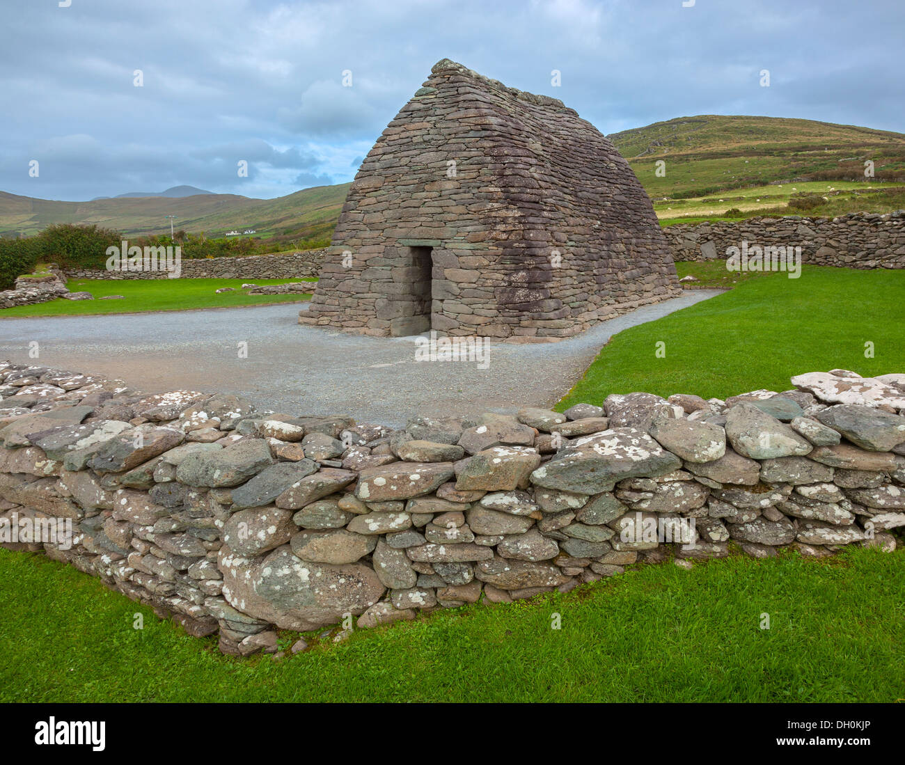 Contea di Kerry, Irlanda: Gallarus oratorio sulla penisola di Dingle, costruito tra il sesto e il nono secolo. Foto Stock