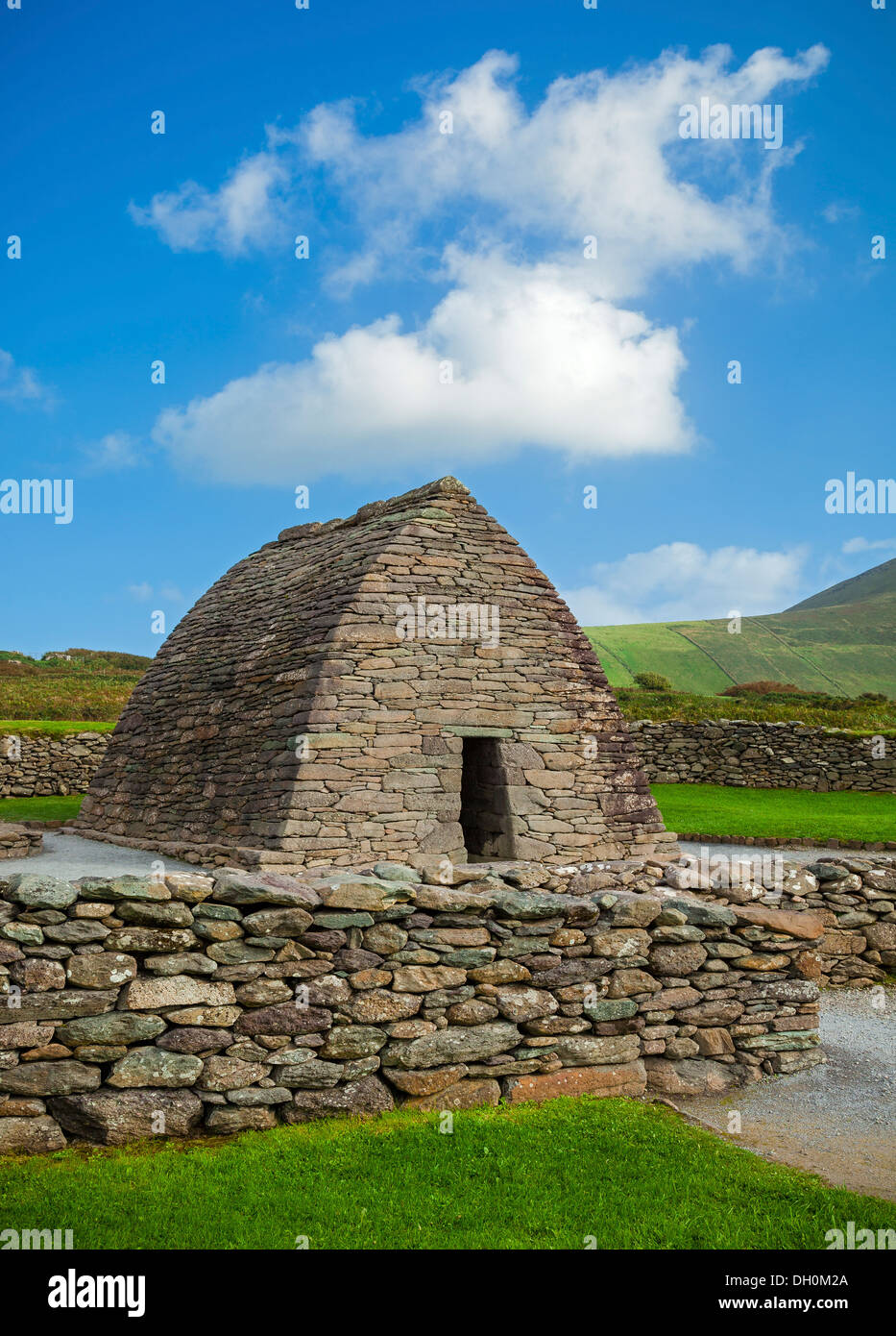 Contea di Kerry, Irlanda: Gallarus oratorio sulla penisola di Dingle, costruito tra il sesto e il nono secolo. Foto Stock