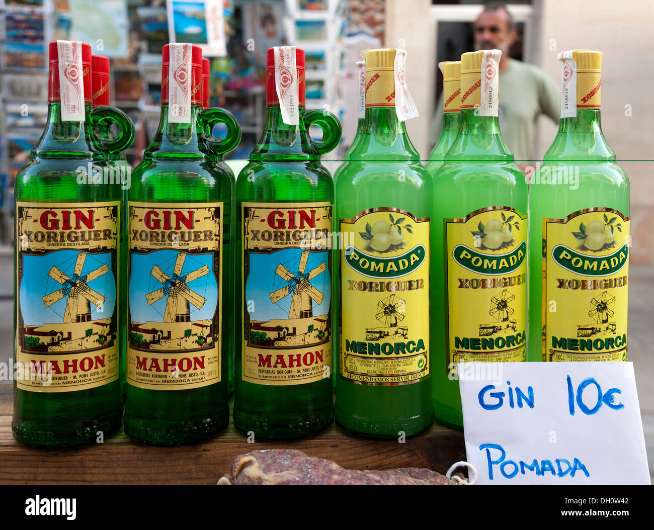 Il Gin e pomada, tipiche bevande alcoliche di Minorca, Isole Baleari, Spagna, Europa meridionale, Europa Foto Stock