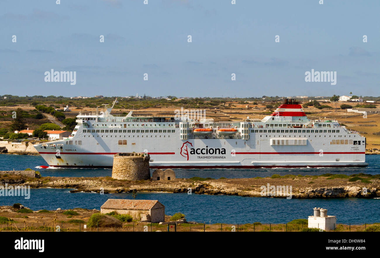 Traghetto in uscita Maó, Mahon, Minorca, Isole Baleari, Spagna, Europa meridionale Foto Stock