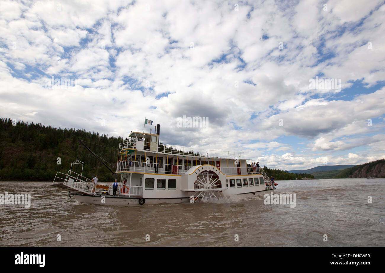 La regina dello Yukon, nave turistica, somigliante a vecchia nave a vapore, fiume di Yukon, Dawson City, Yukon Territory, Canada Foto Stock