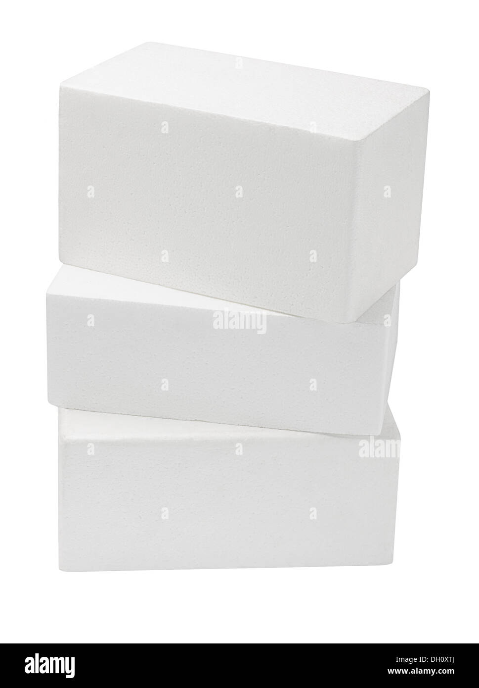 Pila di scatole di polistirolo espanso su sfondo bianco Foto Stock