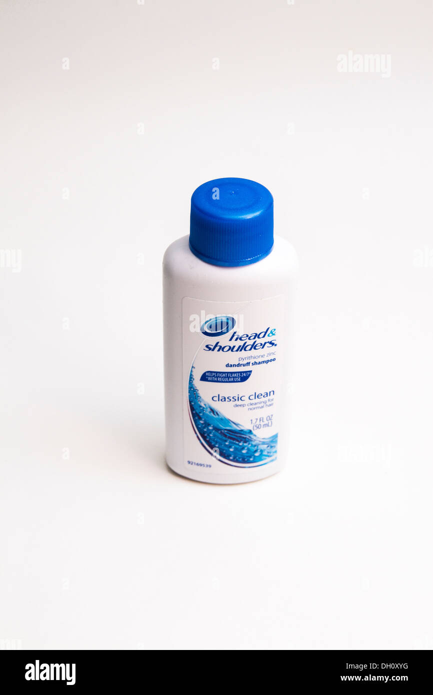 Testa e spalle Shampoo in formato da viaggio Foto stock - Alamy