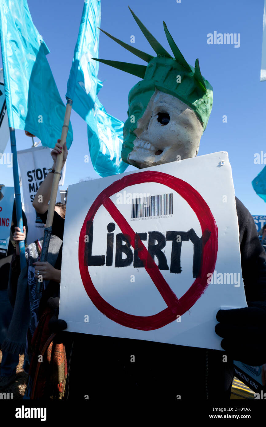 Noi cittadini e molti enti pubblici Organizzazioni di advocacy si riuniscono per rally su Capitol Hill contro la NSA spionaggio - Washington DC, Stati Uniti d'America Foto Stock