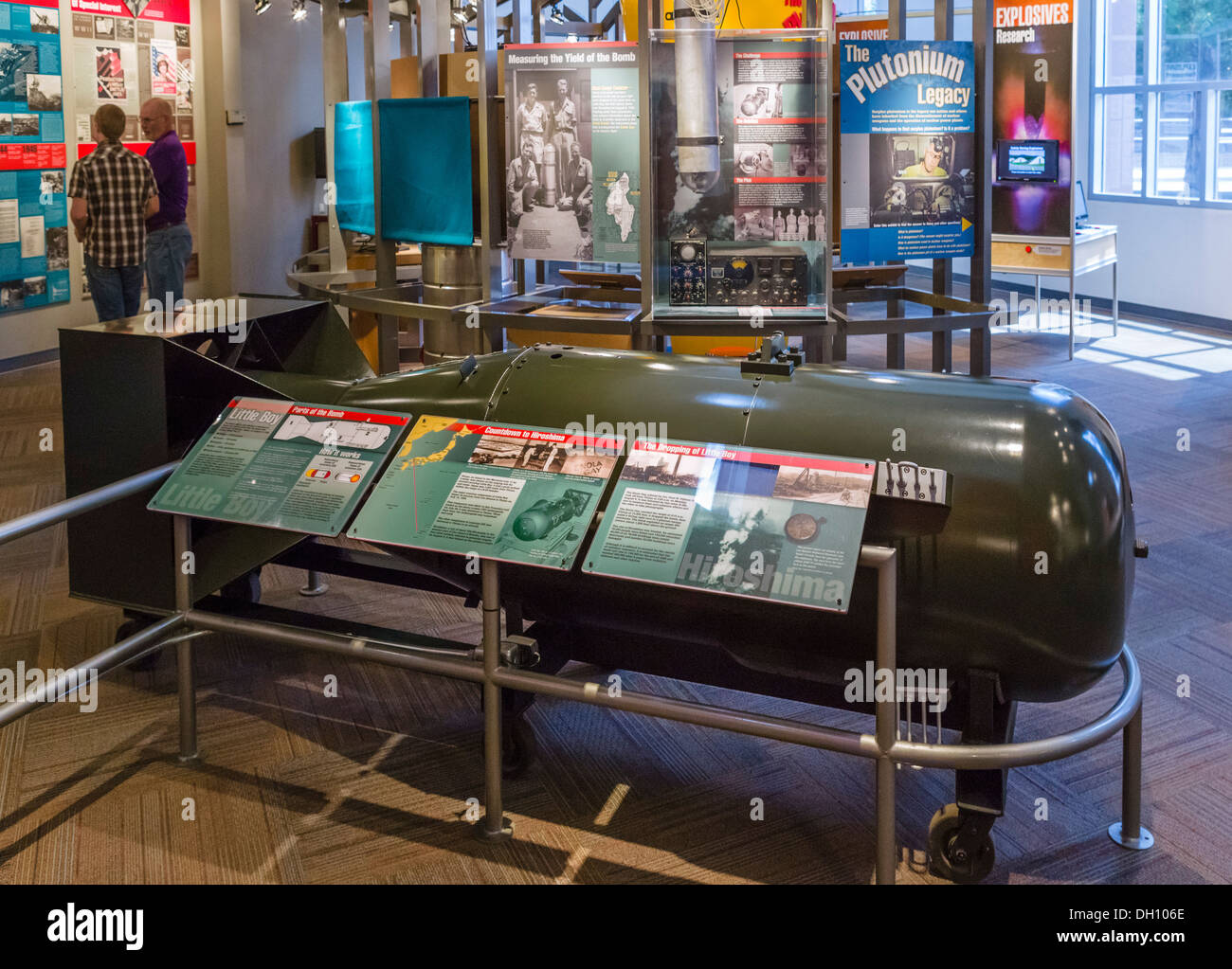Modello della bomba atomica 'Little Boy' scesa in Giappone nella seconda guerra mondiale, il Bradbury Science Museum di Los Alamos, Nuovo Messico, STATI UNITI D'AMERICA Foto Stock