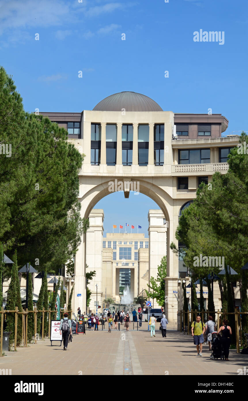 Monumentale Post Modern Arch A Antigone Neo-Classica O Post Modern District & Shopping Centre Di Ricardo Bofill Montpellier Francia Foto Stock