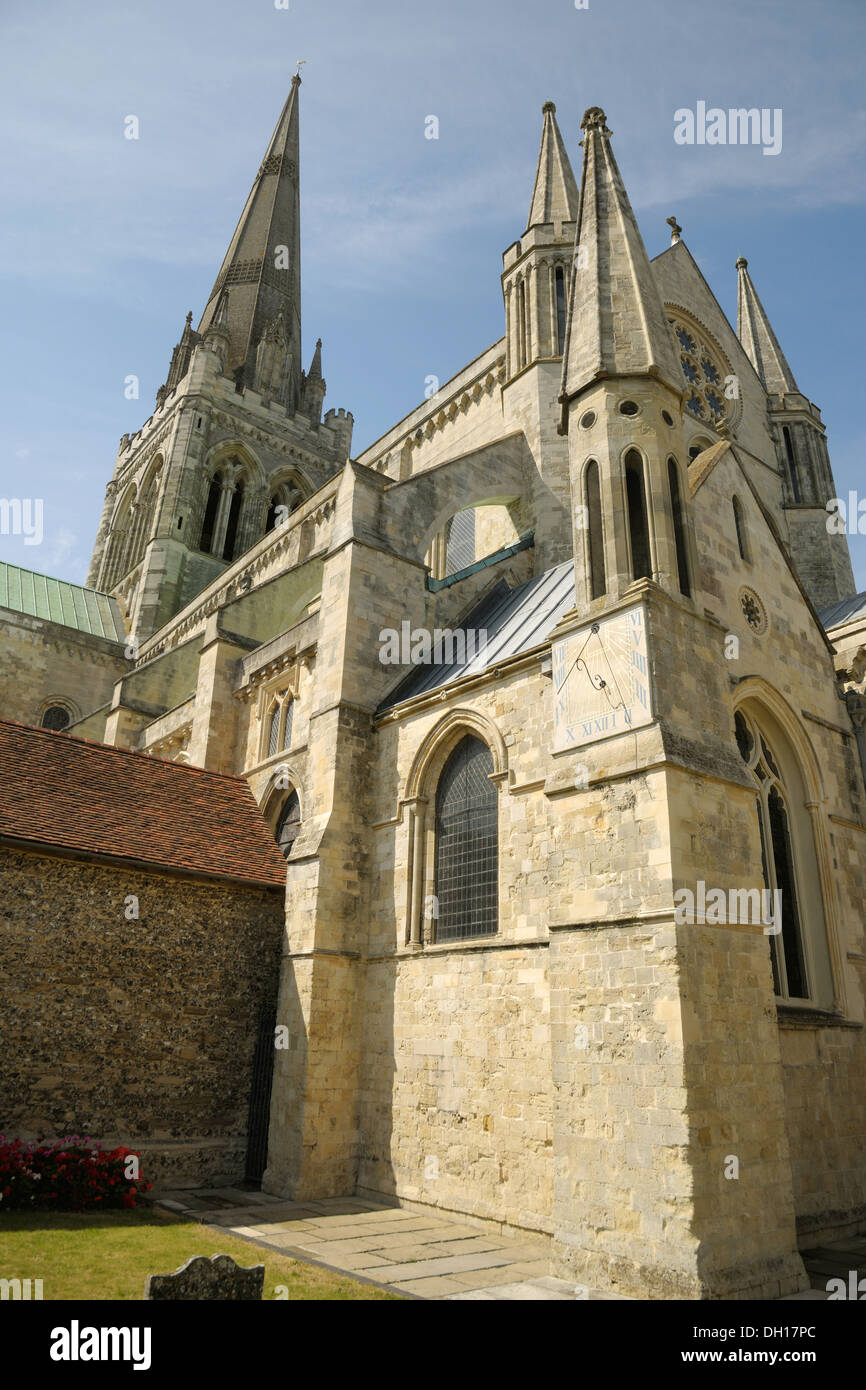 Le guglie di storico e architettonico di gloria Chichester Cathedral. Foto Stock