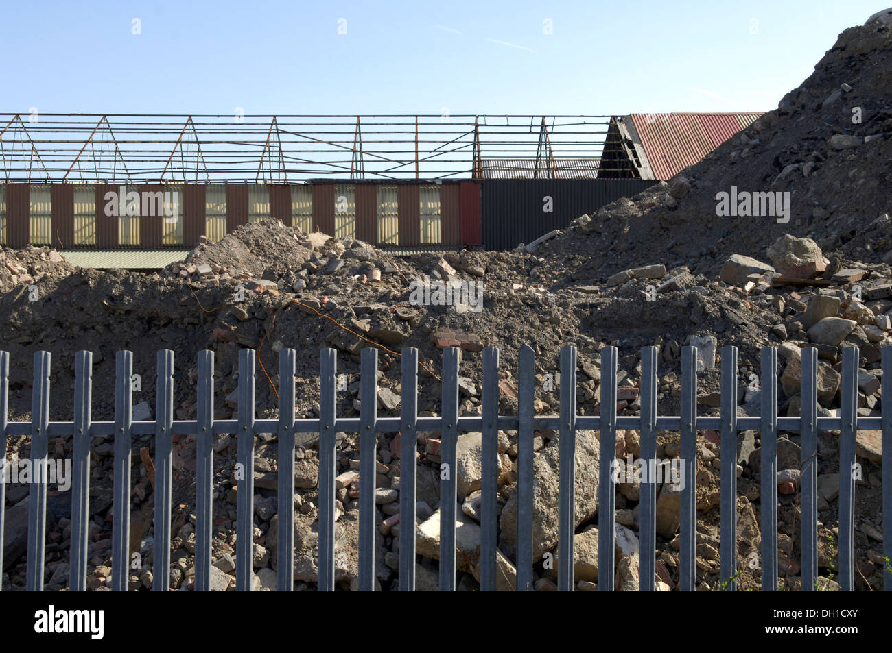 Nella pianificazione urbana, un sito brownfield è terreni precedentemente utilizzati per scopi industriali. I terreni possono essere contaminati Foto Stock
