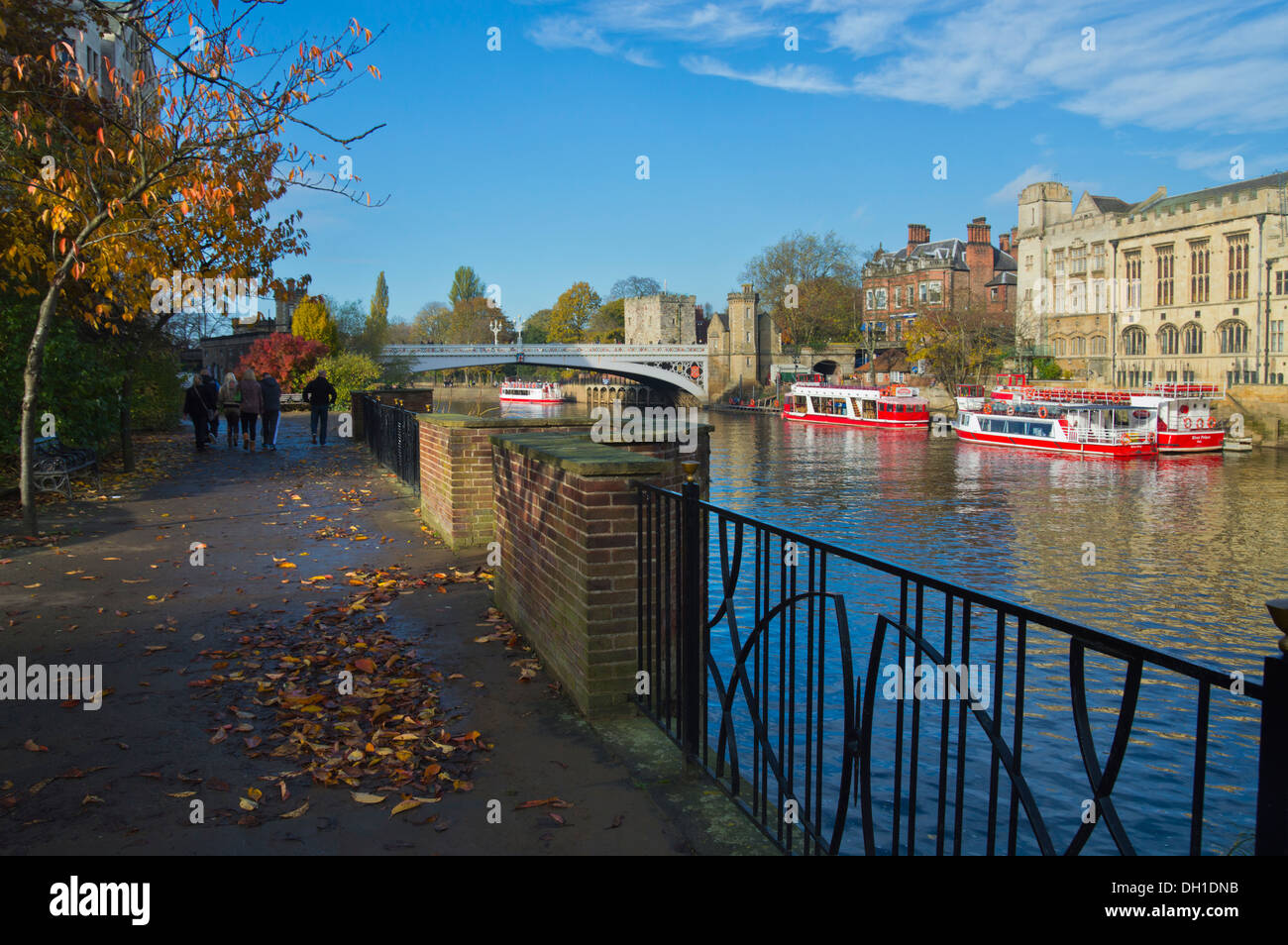 Cercando di Lendal bridge, i colori autunnali, York, Yorkshire, Inghilterra Foto Stock