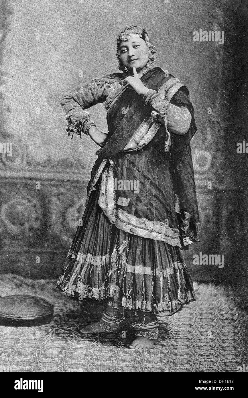 Vecchia foto vintage di dancing girl in abito da ballo India Foto Stock