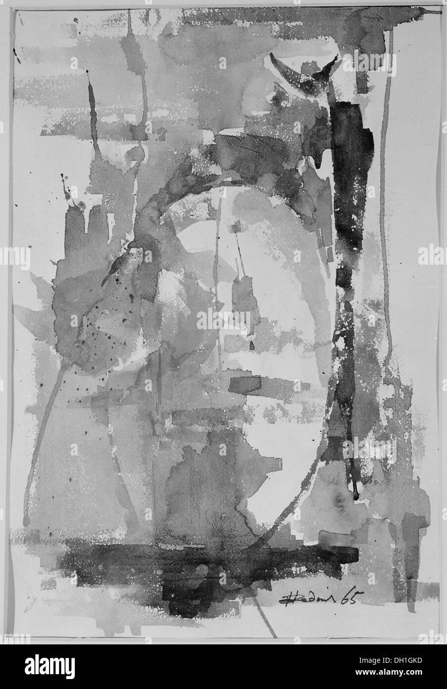 Una fotografia di un uovo del 1965, probabilmente un'immagine di natura morta o incentrata sul prodotto. L'uovo è il soggetto principale di questa rappresentazione visiva, catturandone la consistenza e la forma. Foto Stock