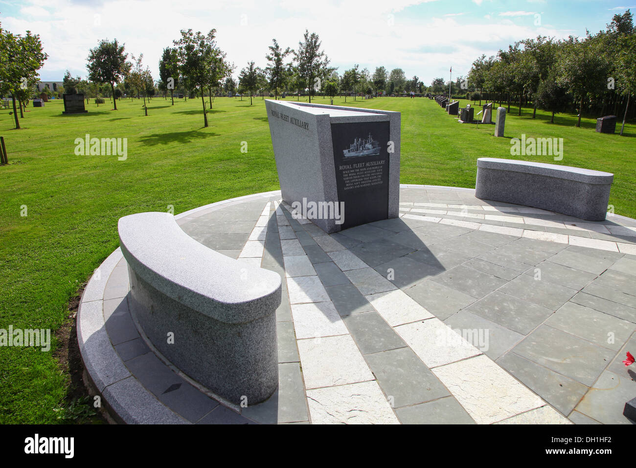 Le navi della Royal Fleet Auxiliary memorial presso il National Memorial Arboretum Alrewas, vicino a Lichfield, Staffordshire, England, Regno Unito Foto Stock