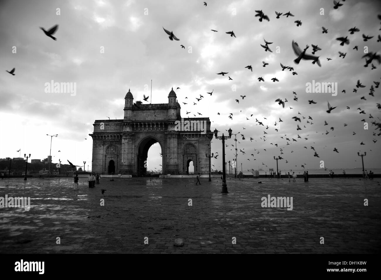 Volo Dei Piccioni, Gateway Of India, Bombay, Mumbai, Maharashtra, India, Asia Foto Stock