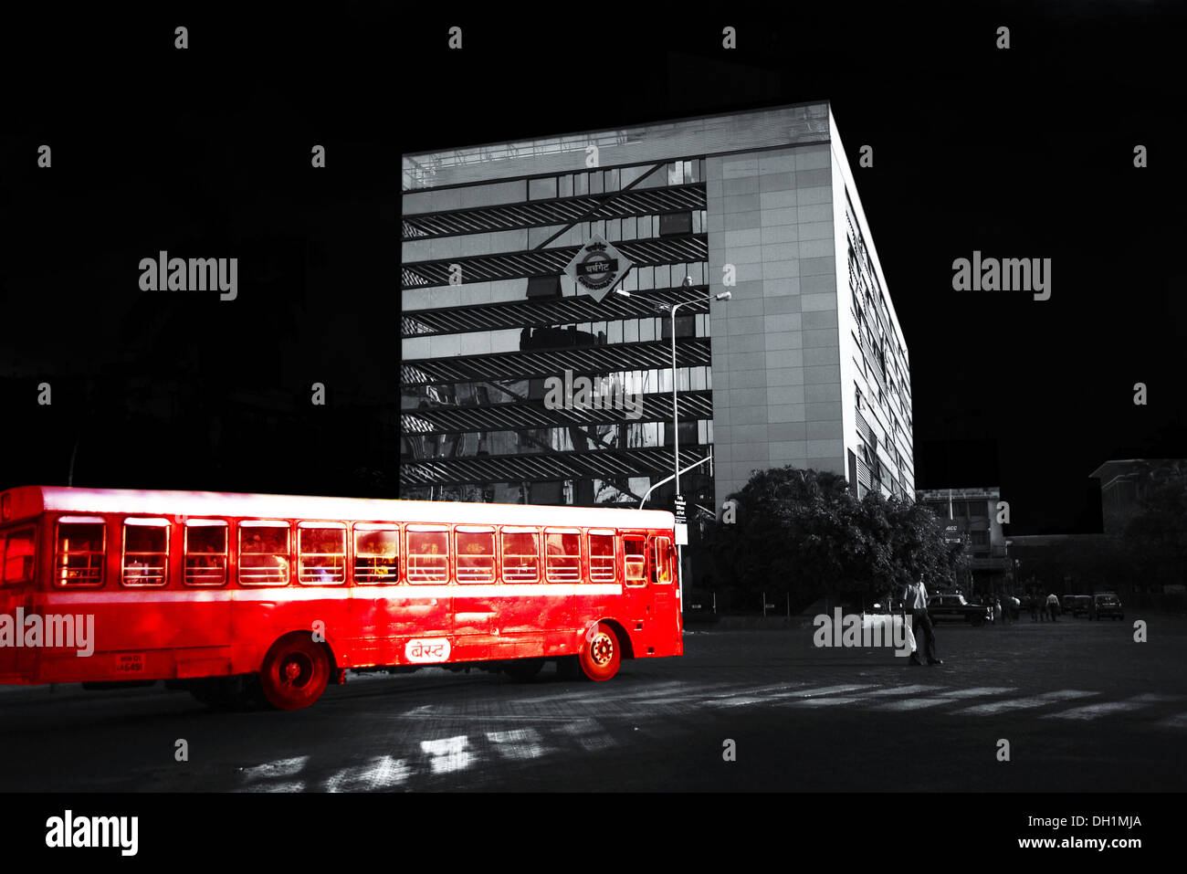Dipinto di rosso bus migliore churchgate Mumbai India Maharashtra Foto Stock