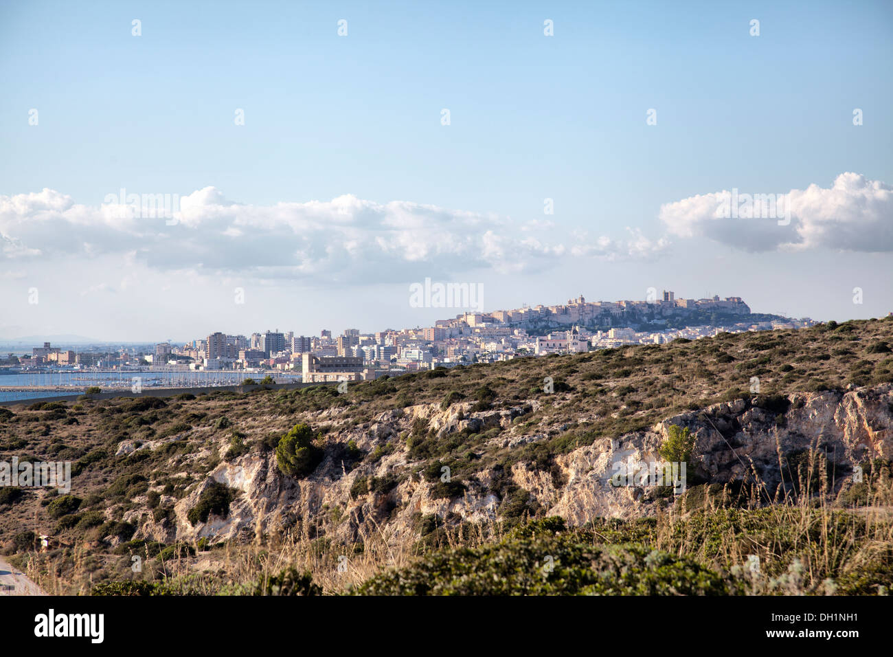 Vista di Cagliari e Porto dal faro di Capo Sant Elia di San Bartolomeo in Sardegna Foto Stock