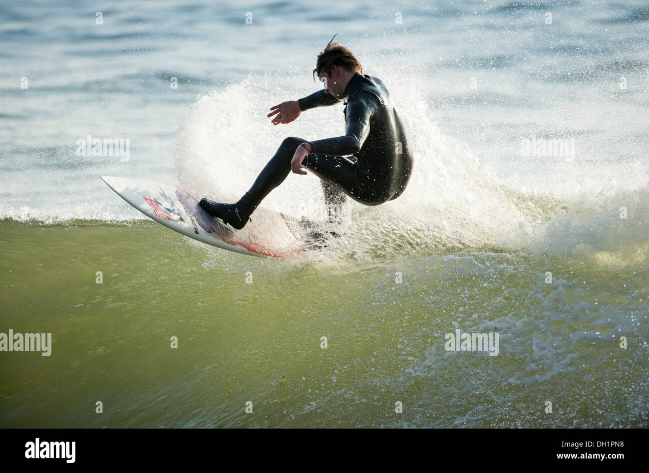 Surfer off il labbro, false bay, sud africa Foto Stock