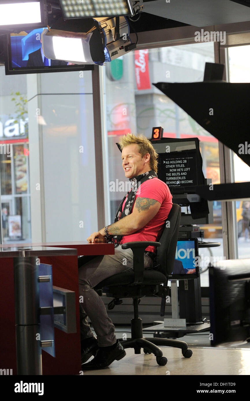 Toronto, Canada. 29 ott 2013. Sei volte (WWE World Wrestling Entertainment) campione, Chris Jericho viene visualizzato sulla TV globale è la mattina mostra condividendo la sua esperienza professionale di carriera di wrestling, i suoi ruoli in televisione e la sua nuova serie web ma sto Chris Jericho. Credito: EXImages/Alamy Live News Foto Stock