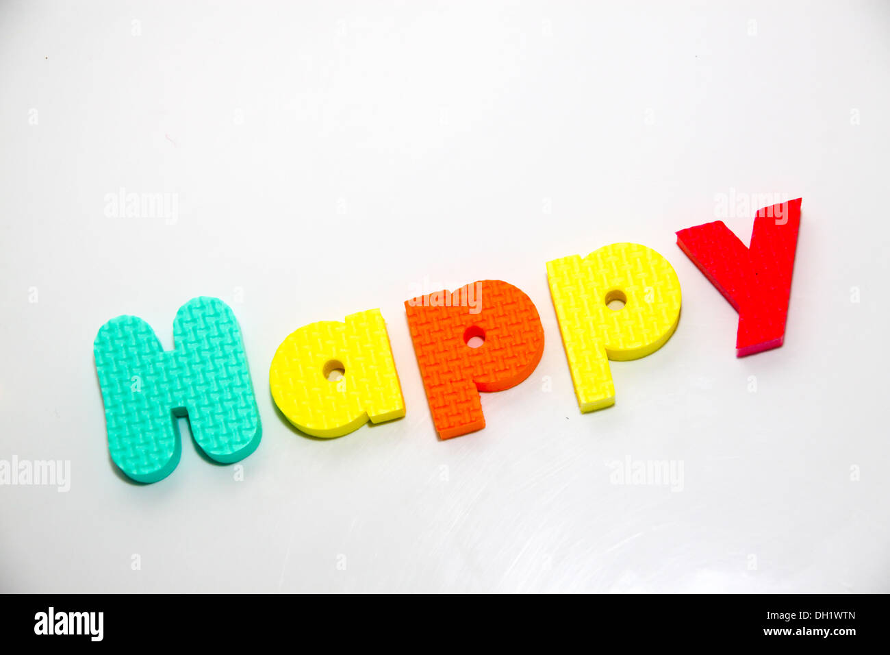 La parola felice precisati in plastica colorata giocattolo di schiuma lettere Foto Stock