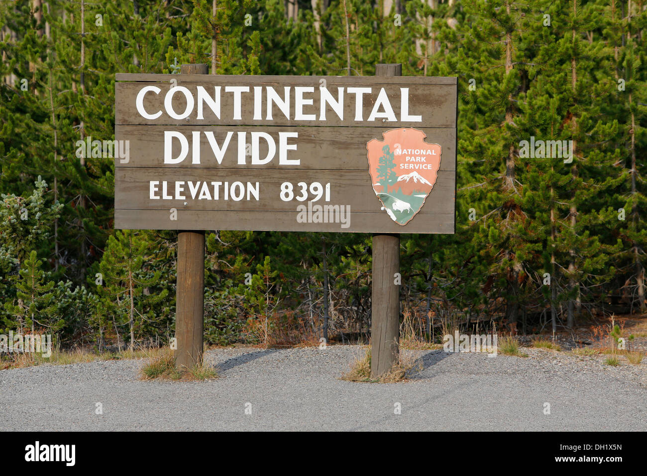 Segno "continental divide", il Parco Nazionale di Yellowstone, Wyoming USA Foto Stock