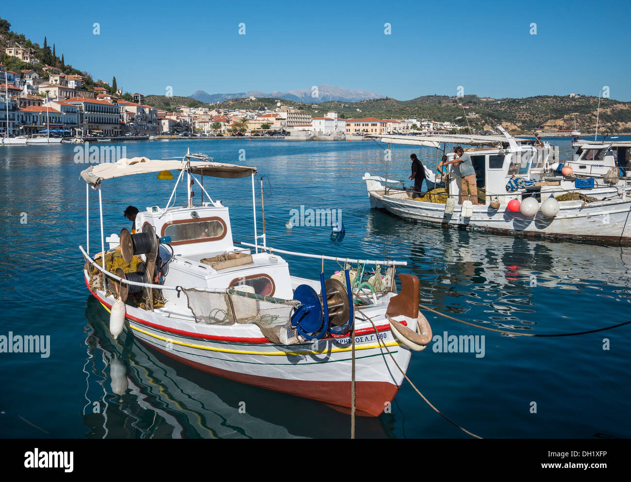 Barche da pesca nel porto di Gytheio. Lakonia, Peloponneso meridionale, Grecia. Foto Stock