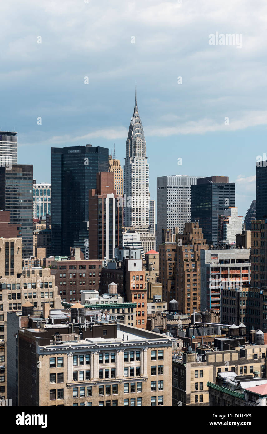 New York skyline Cty alta illuminata dal Chrysler building Foto Stock