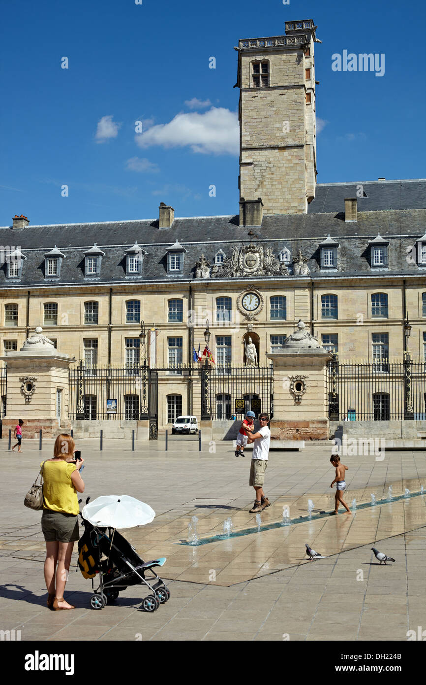 Place de la liberazione e il Musee des Beaux Arts, Dijon, Francia. Foto Stock