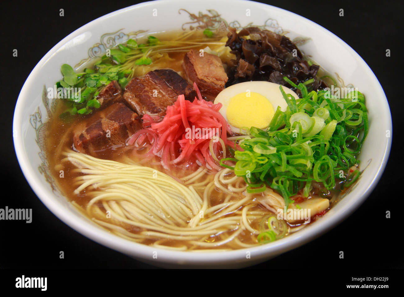 Tonkotsu ramen (ramen con osso di maiale brodo) Foto Stock
