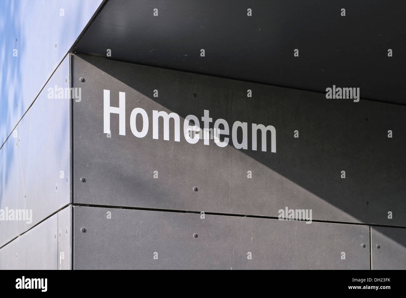 Lettering "Hometeam' all'ingresso EnergieVerbund Arena, impianto sportivo, Dresda, Sassonia Foto Stock