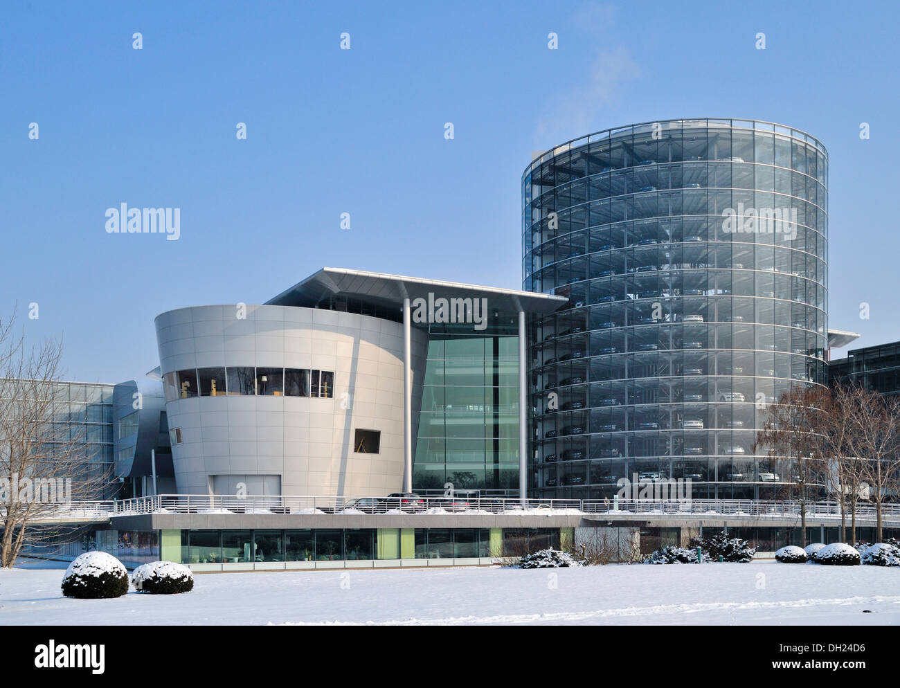 Volkswagen fabbrica trasparente, grande giardino, Dresda, Sassonia Foto Stock